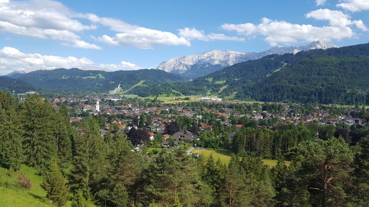 Gaestehaus Angela Garmisch-Partenkirchen Exterior photo